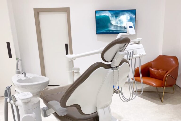 Inside Fulham Road Dental Practice Surgery 2 768x512